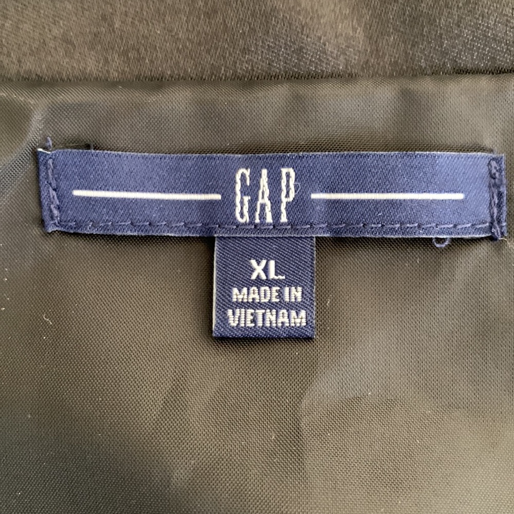 GAP Women's Black Satin-Trim Vest - Picture 3 of 8